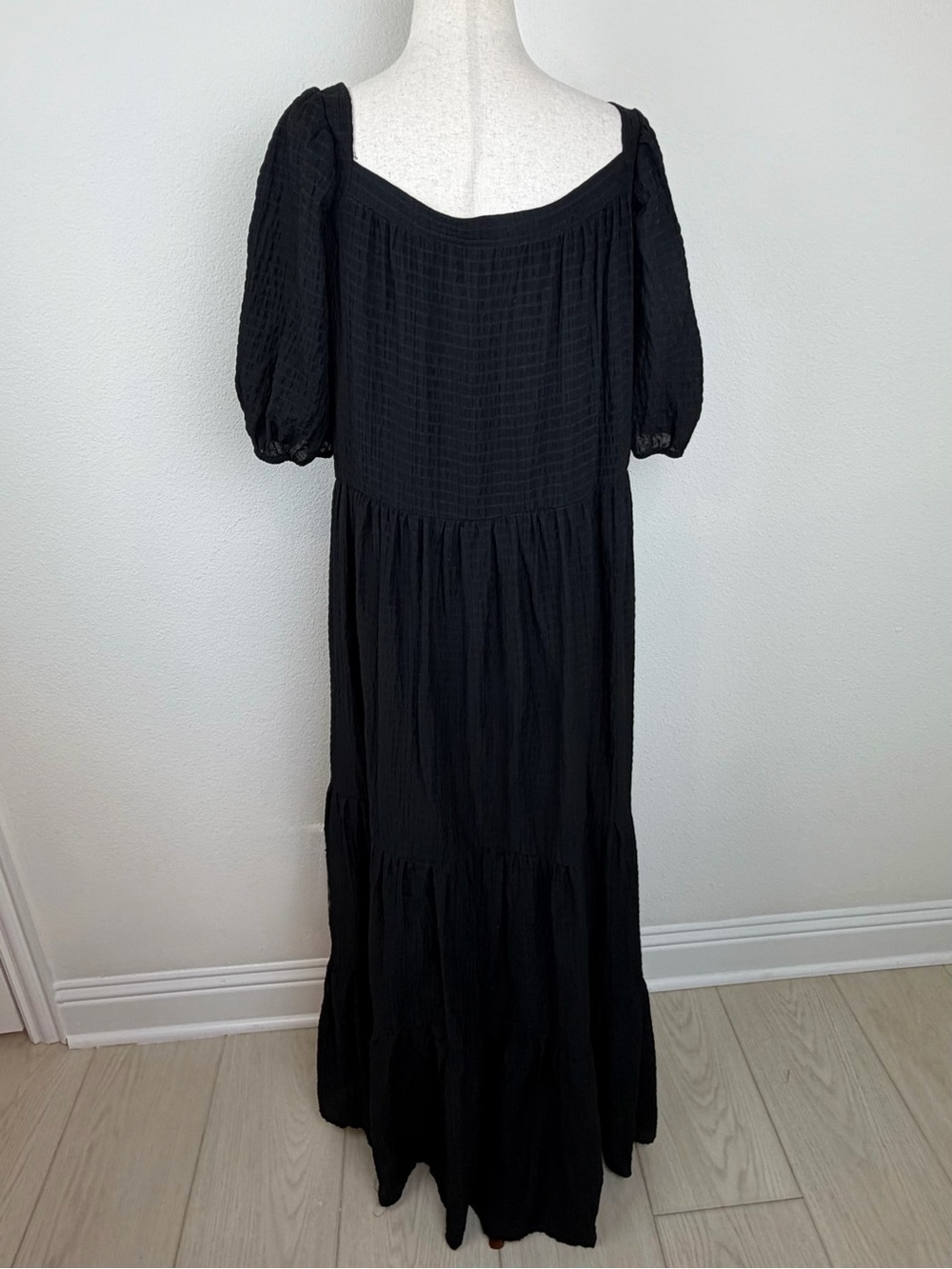 By Anthropologie Tiered Puff-Sleeve Maxi Dress in Black Size Large - Picture 10 of 14